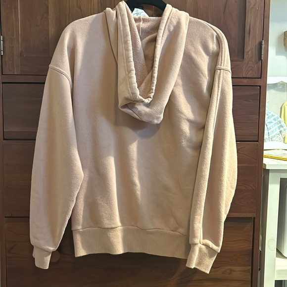 Universal Threads tan women’s sweatshirt - Picture 4 of 5